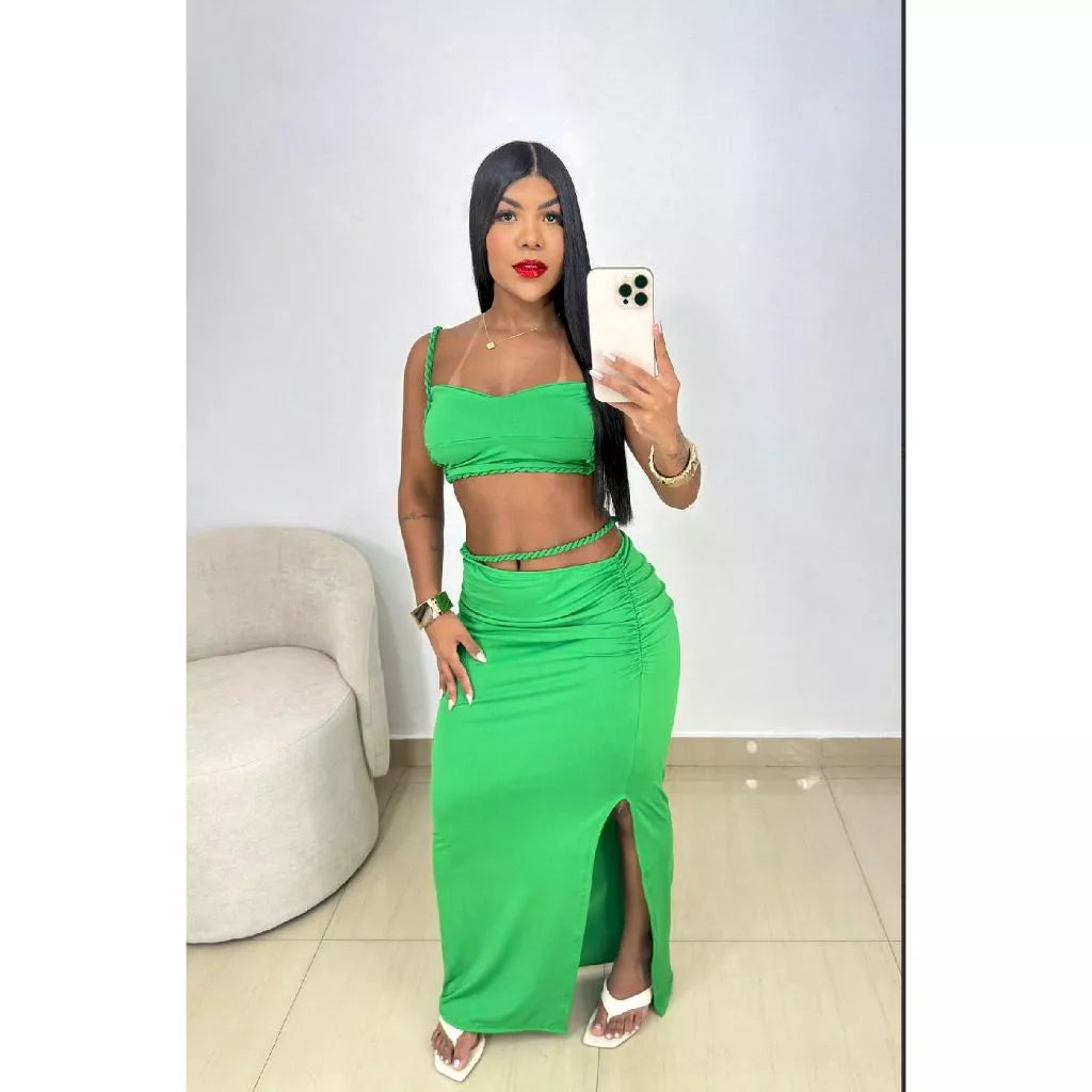 Conjunto Maldivas em Malha Suplex Top Cropped com Bojo + Longa Saia com Fenda e Detalhe Trançado